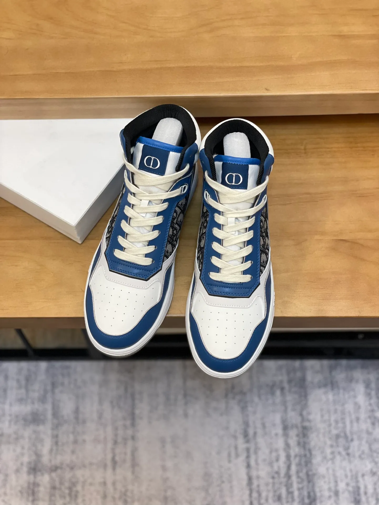 Men's shoes: 💰P460¥ Product trademark: Dior* "Dior*" high-top casual shoes Regular size: 38-44 (can be customized to 45.46) Product materials: Upper imported cowhide stitched with original fabric, breathable lining, original outsole. Number: 1006